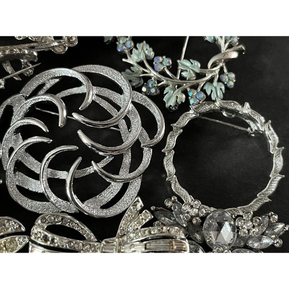 VINTAGE HIGH END Brooches 16pcs MISSING RHINESTONES ALL WEARABLE/ Most Unsigned - Picture 7 of 16